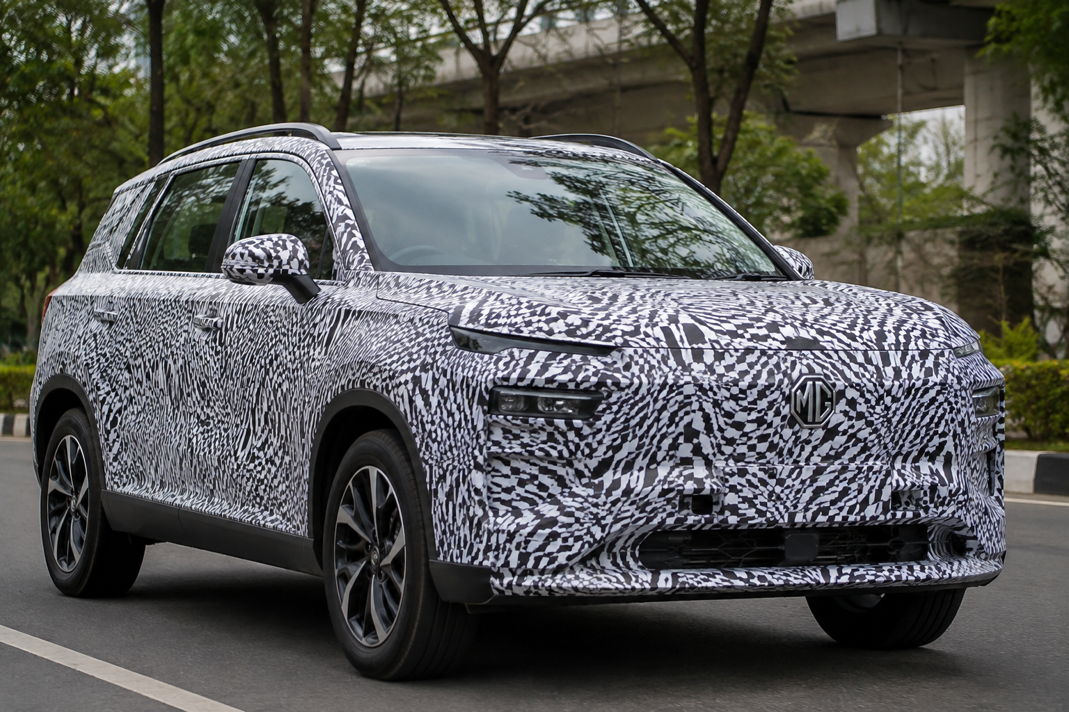 MG New Hybrid SUV
